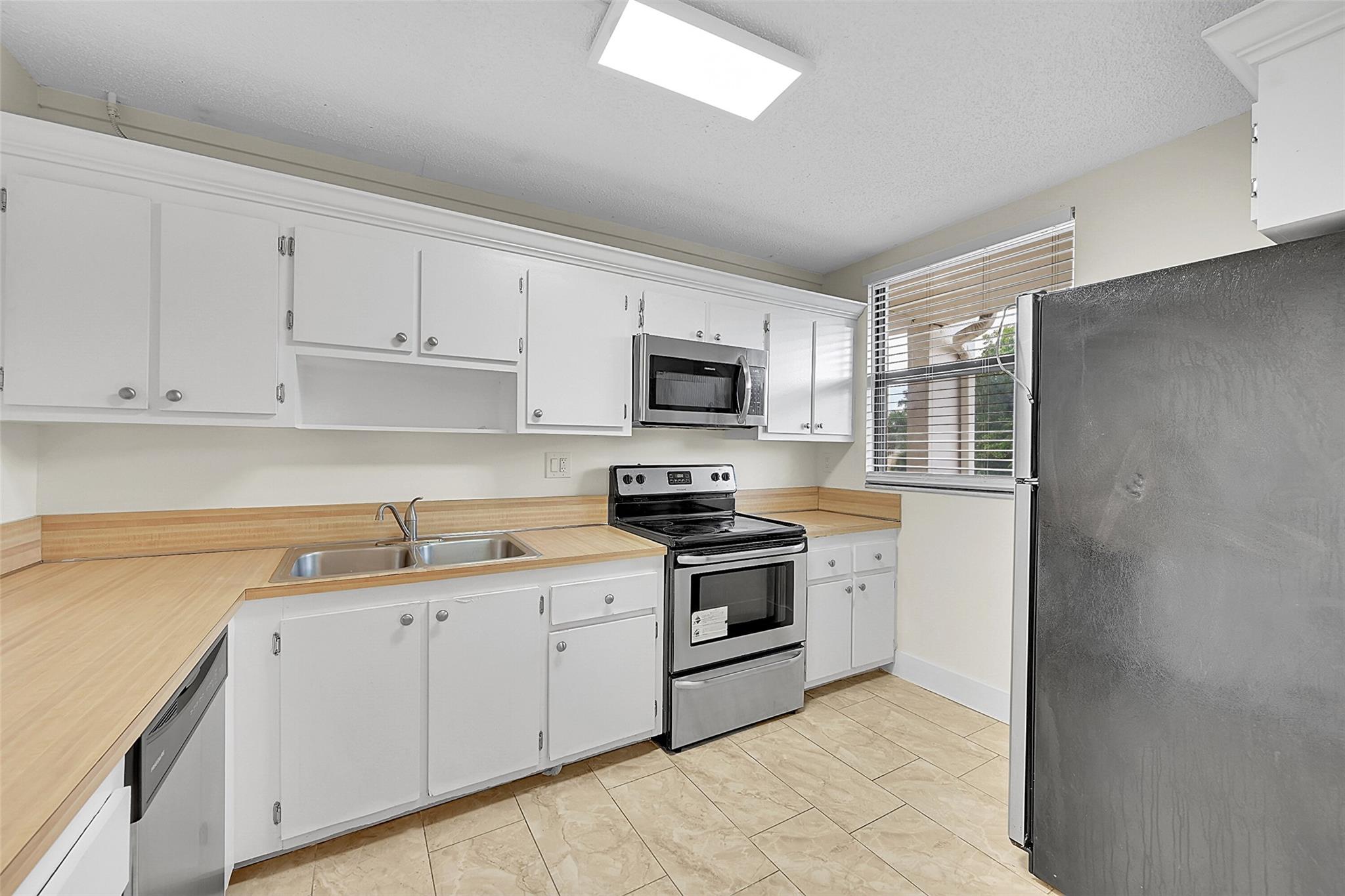 Greenglades Condo IV - Residential Lease