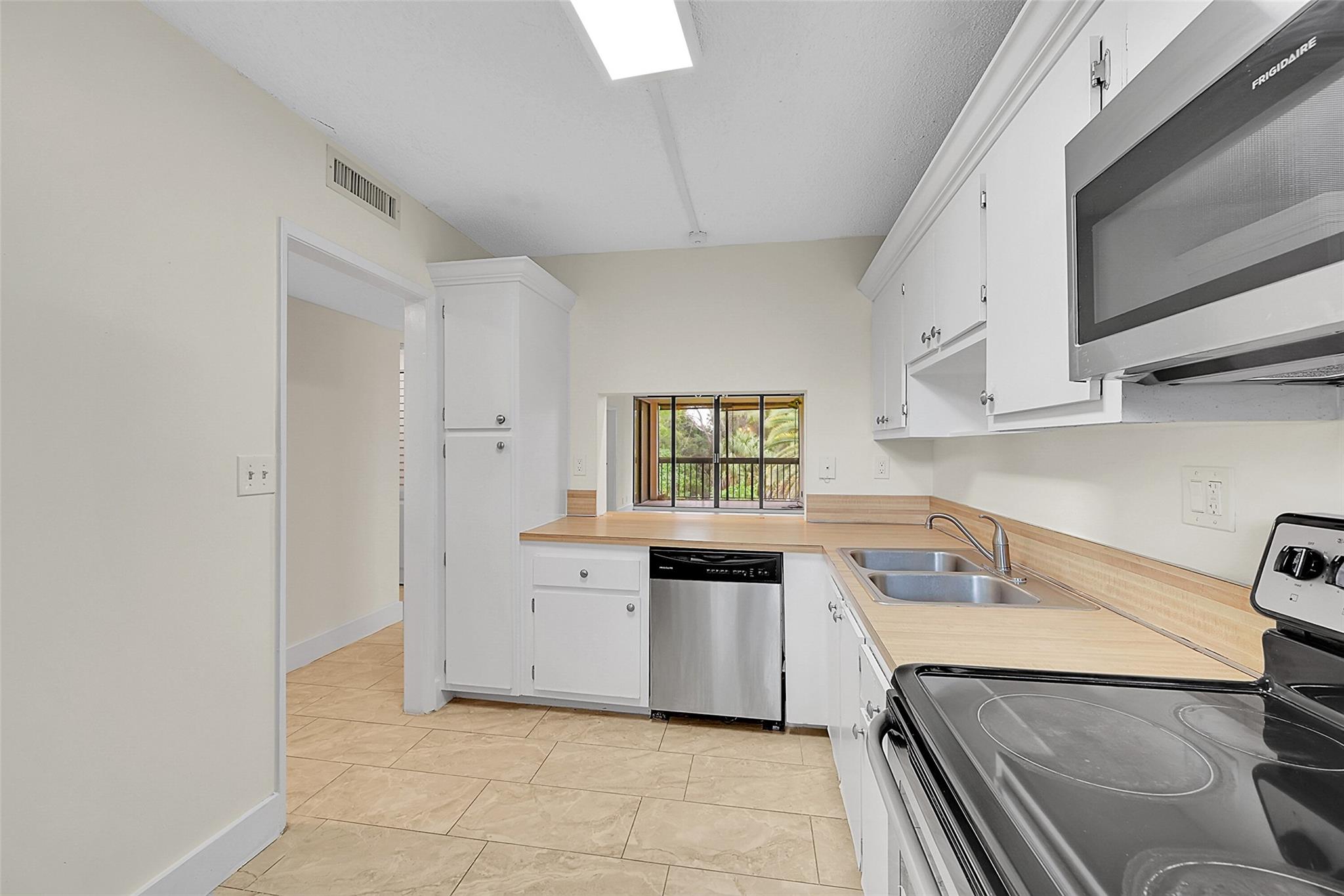 Greenglades Condo IV - Residential Lease