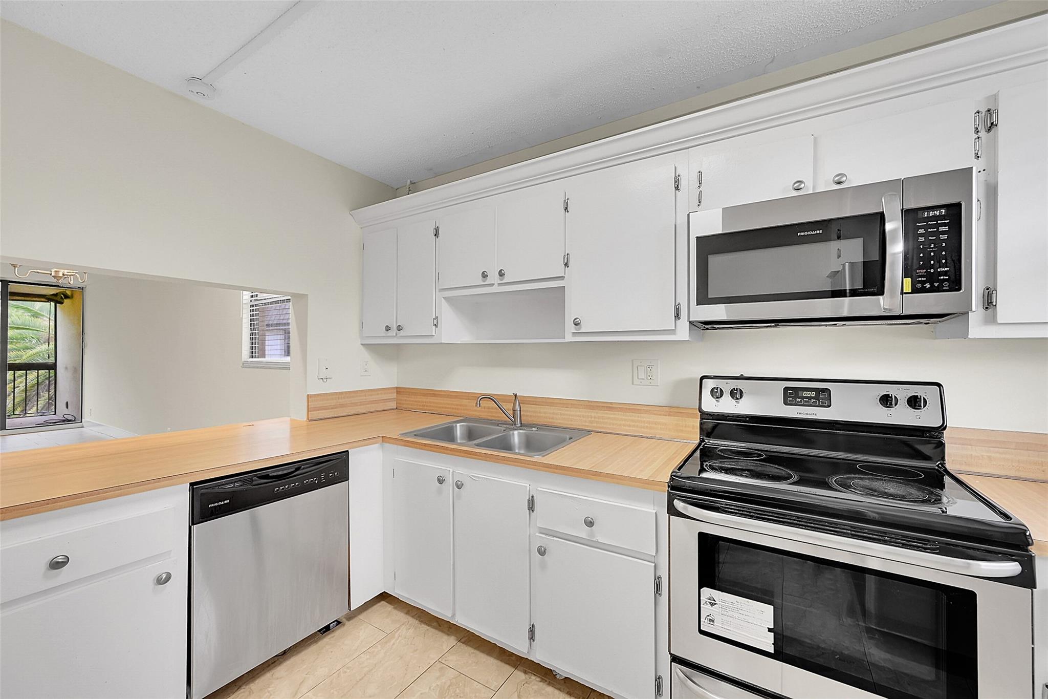 Greenglades Condo IV - Residential Lease