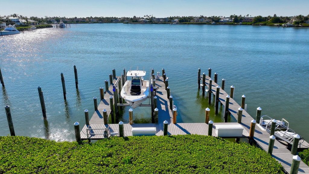 Photo of 6900 SE Harbor Circle, Stuart, FL 34996 (MLS # R11130822)