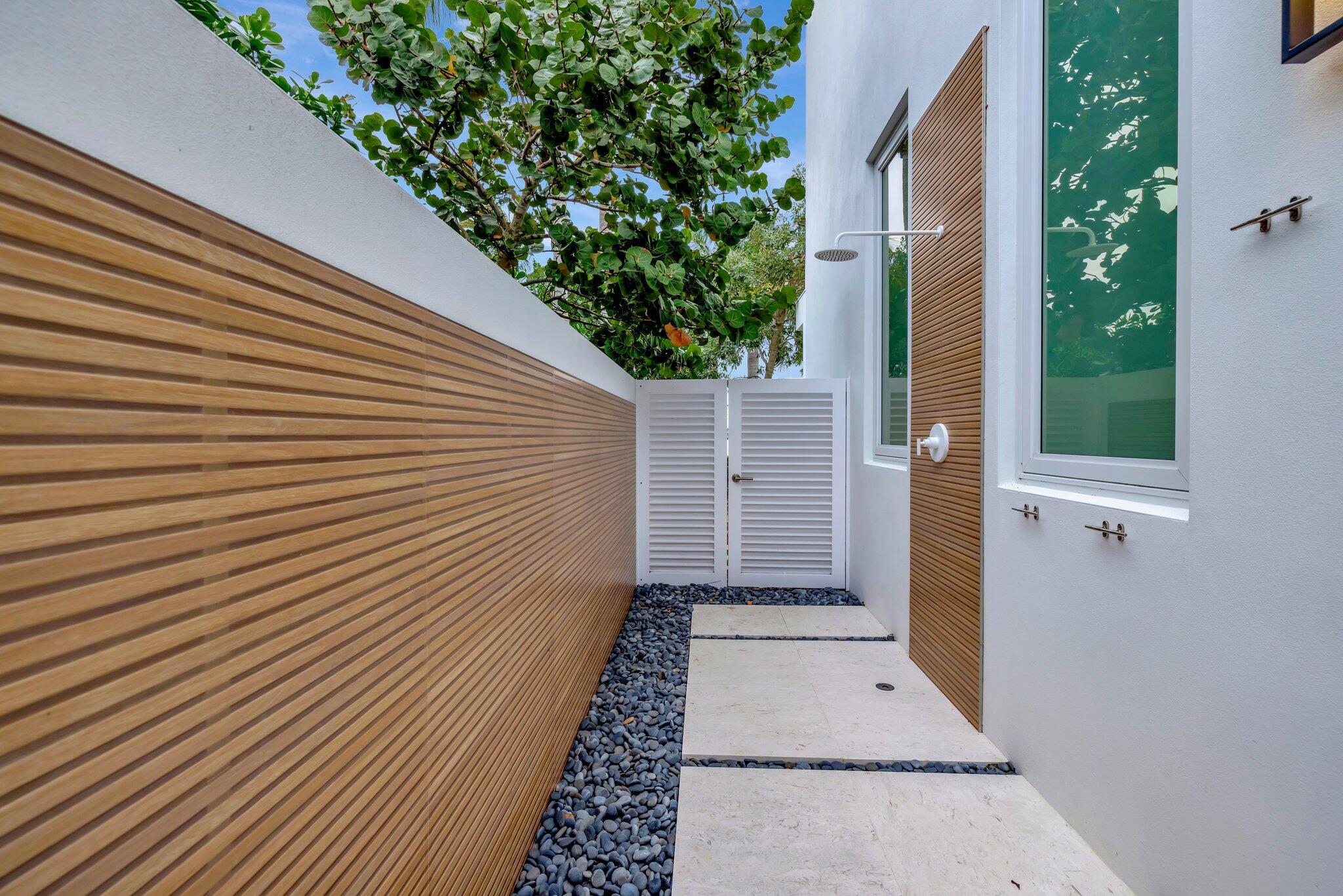 SAILFISH POINT - Residential