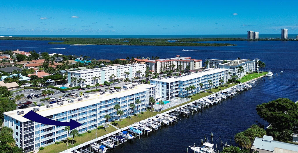 108 Paradise Harbour Boulevard 210