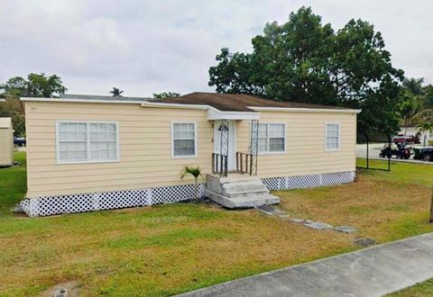 Single Family Residence in Pahokee FL 297 E 4th St. Street St.jpg