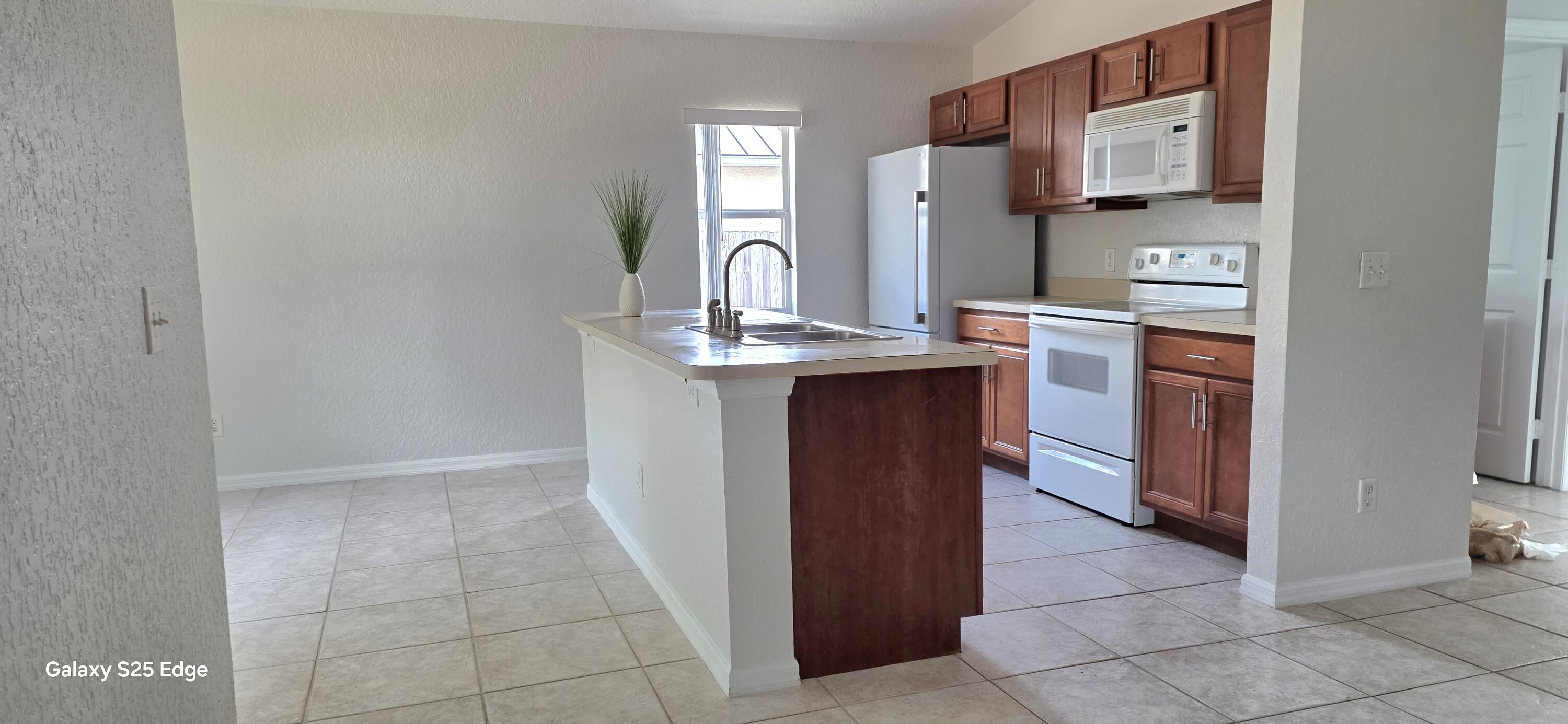 PORT ST LUCIE SECTION 15 - Residential Lease