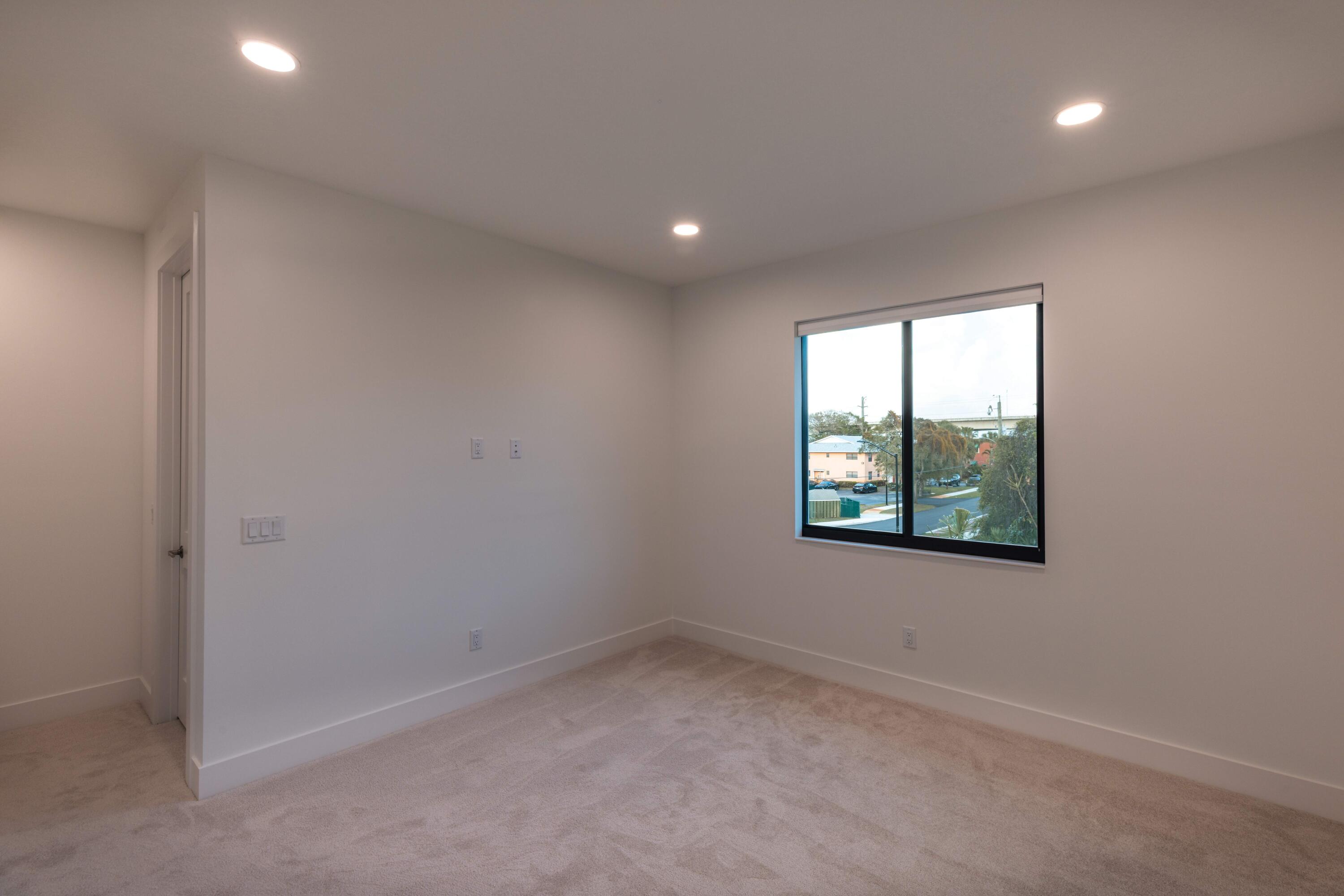 RIVERSIDE PARK - Residential