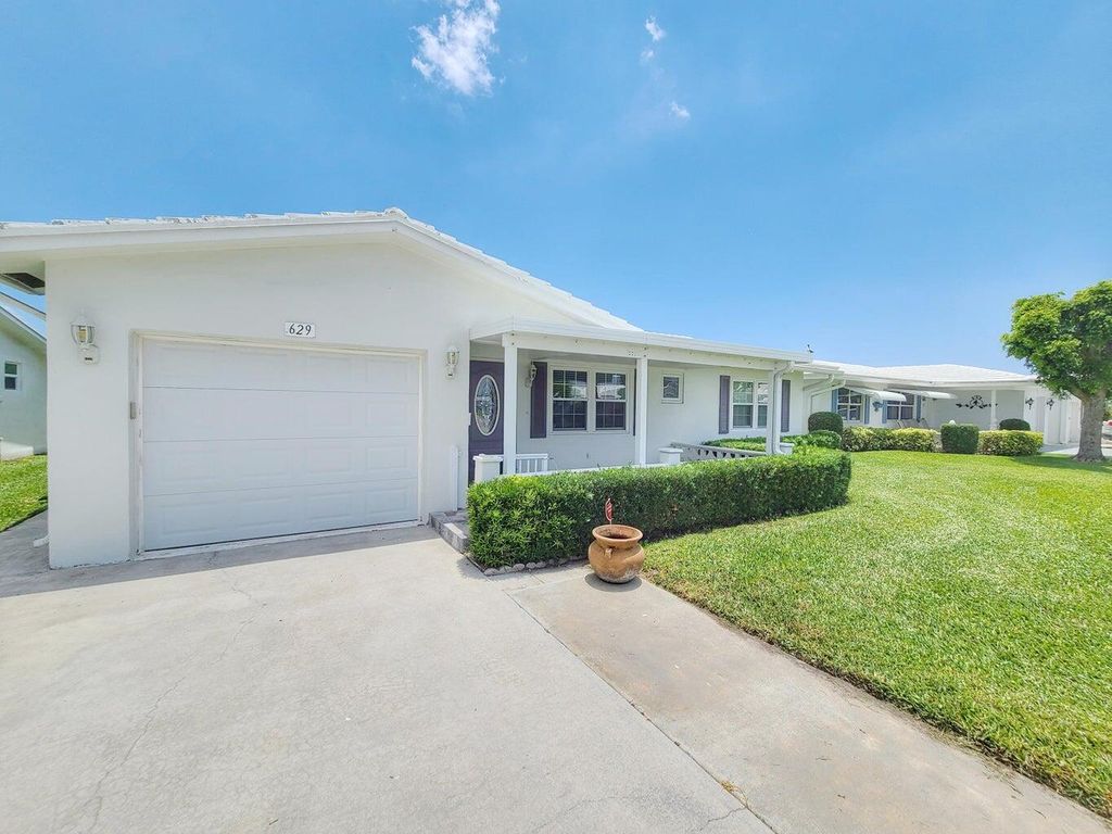 Photo of 629 SW 21st Circle, Boynton Beach, FL 33426 (MLS # R11072640)