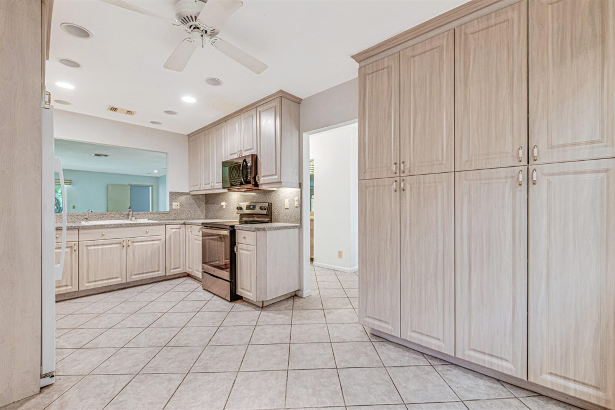 LUCERNE LAKES HOMES VILLAGE II 1ST ADD - Residential