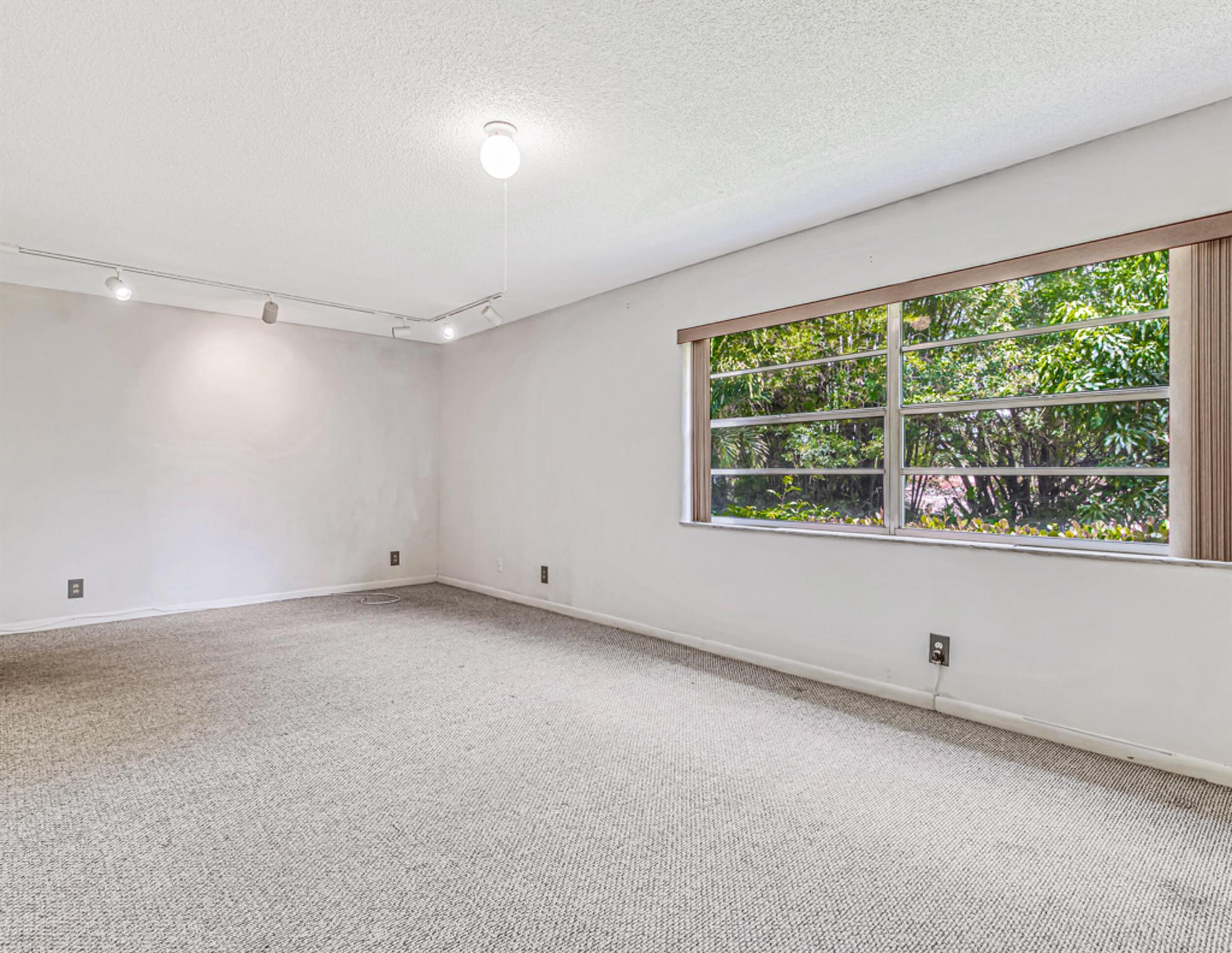 LUCERNE LAKES HOMES VILLAGE II 1ST ADD - Residential