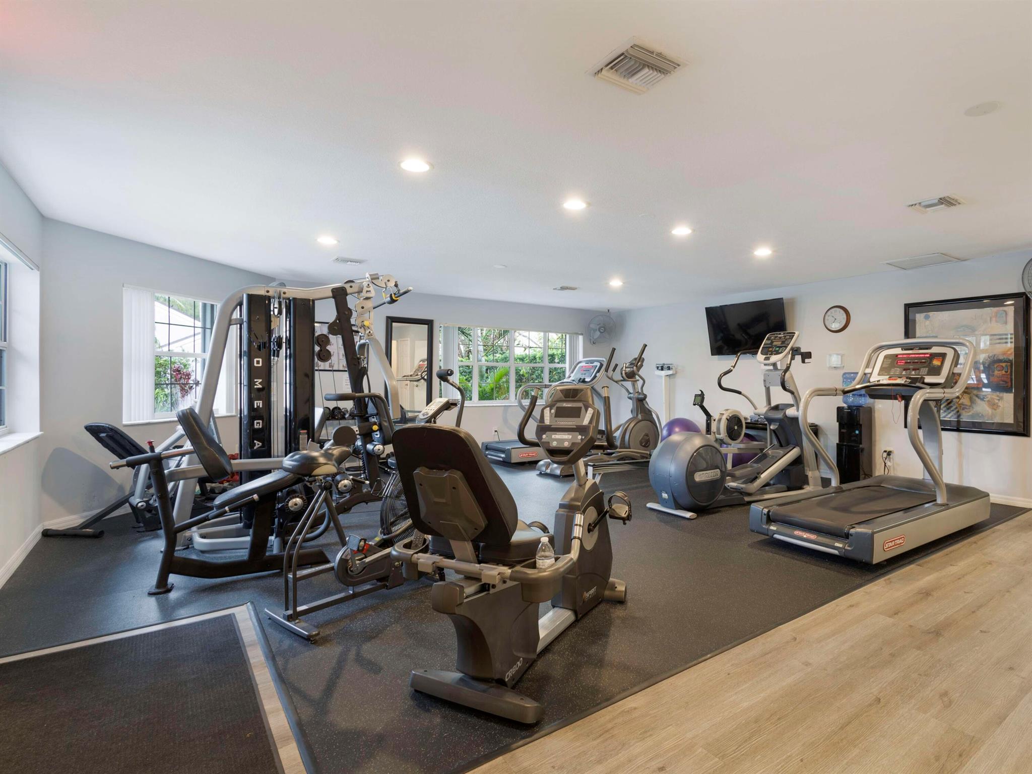 LAKESHORE COLONY VILLAS - Residential