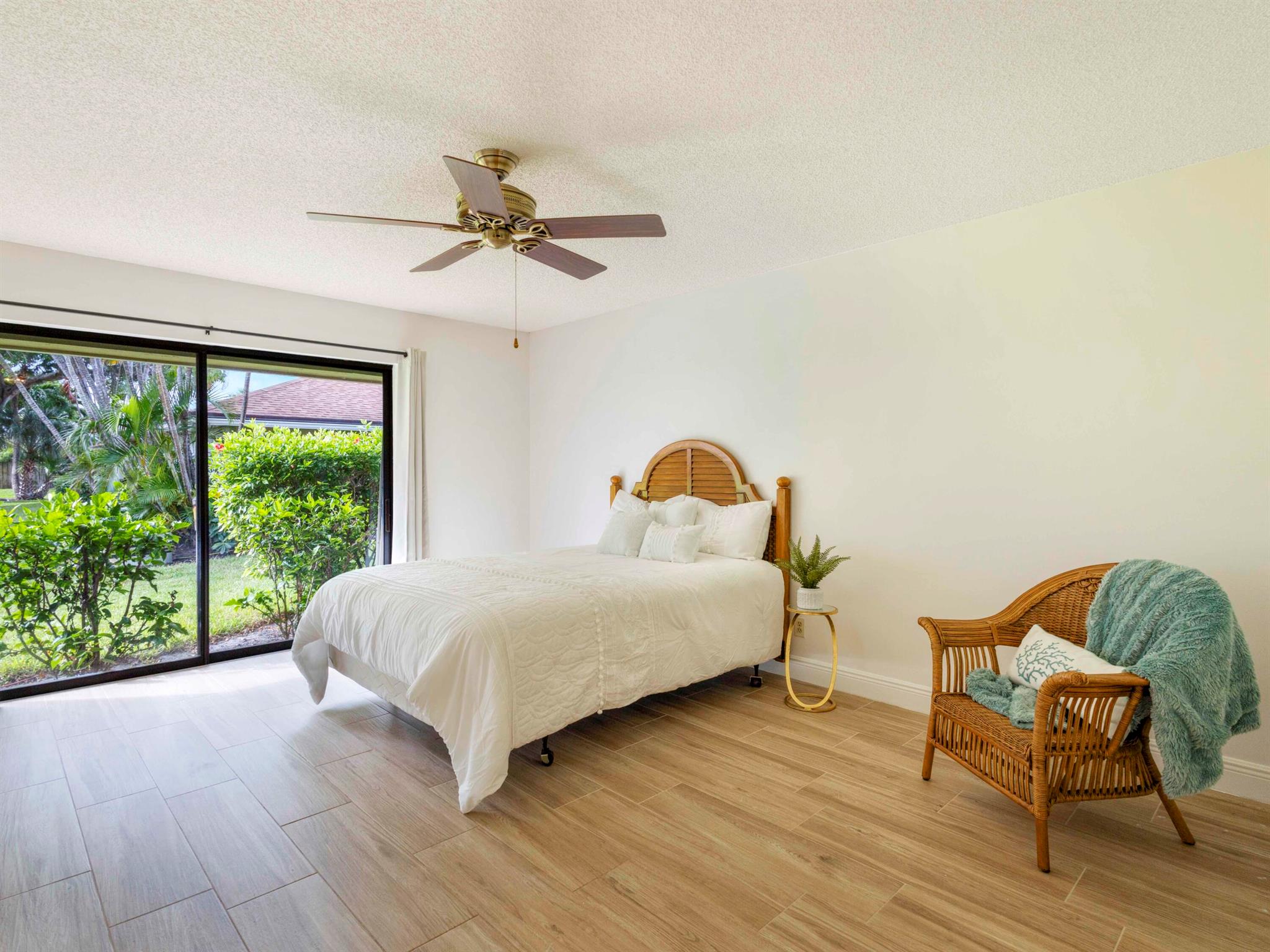 LAKESHORE COLONY VILLAS - Residential