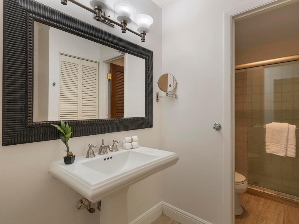 LAKESHORE COLONY VILLAS - Residential