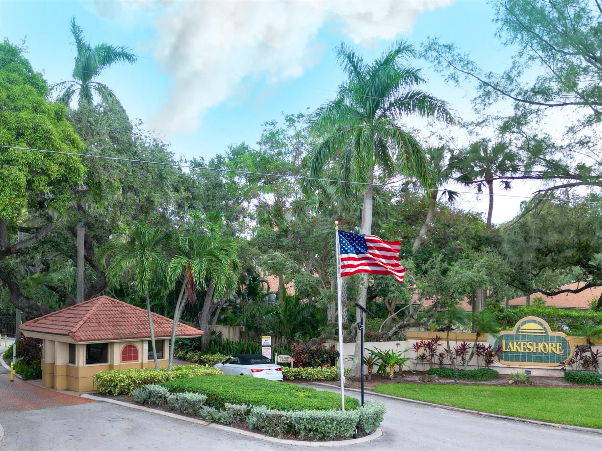 LAKESHORE COLONY VILLAS - Residential