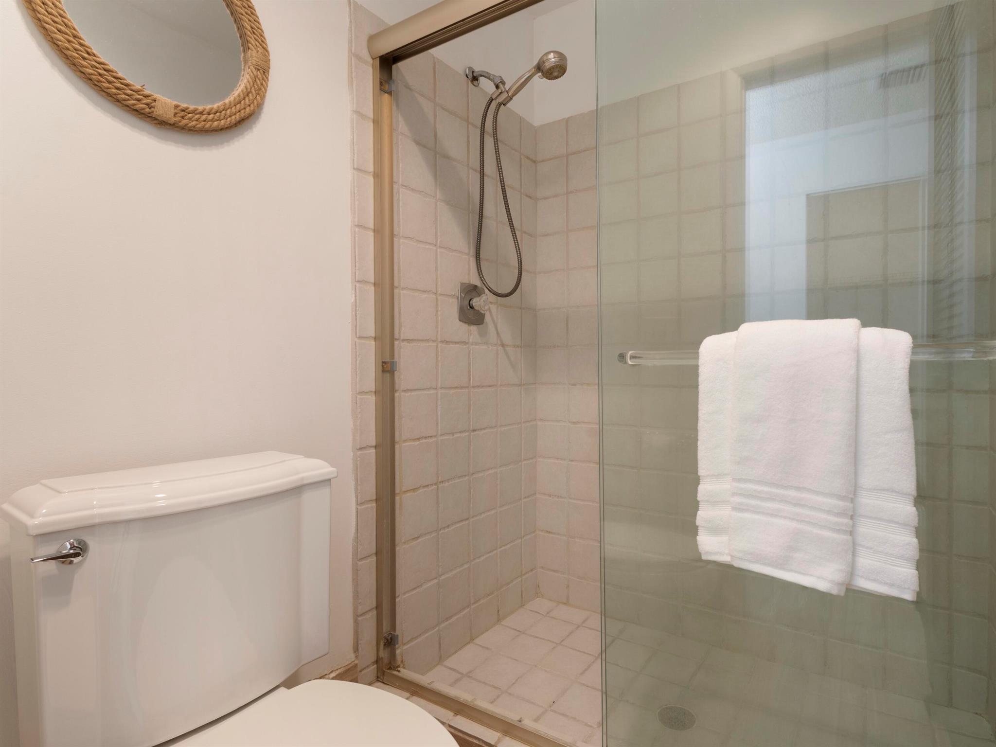 LAKESHORE COLONY VILLAS - Residential