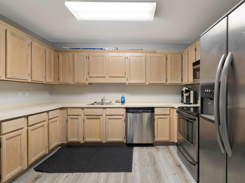 LAKESHORE COLONY VILLAS - Residential