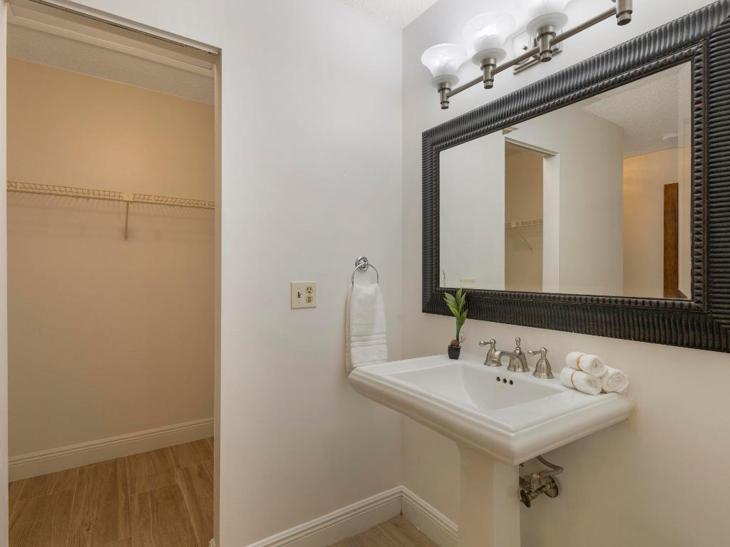 LAKESHORE COLONY VILLAS - Residential