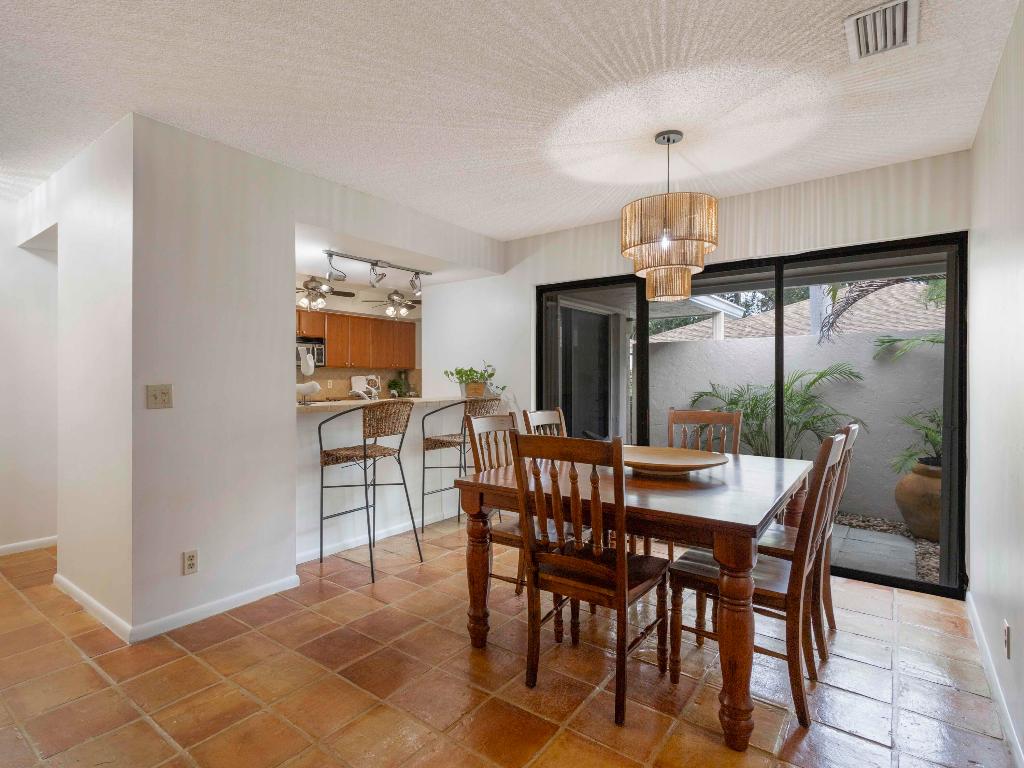 LAKESHORE COLONY VILLAS - Residential