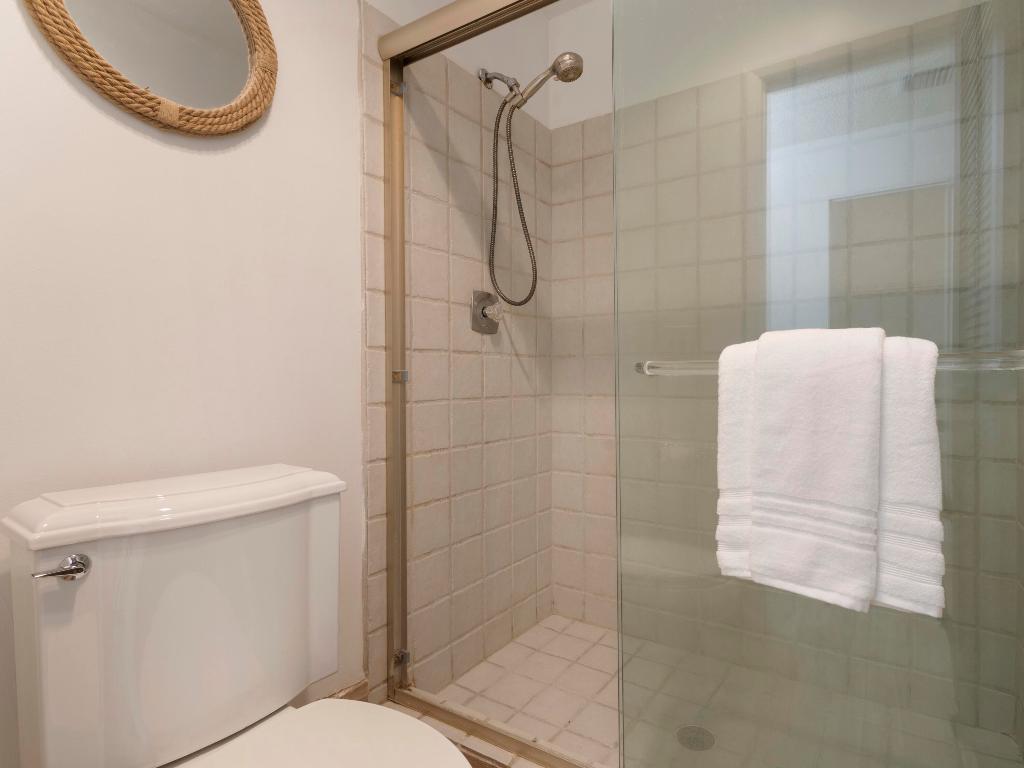 LAKESHORE COLONY VILLAS - Residential