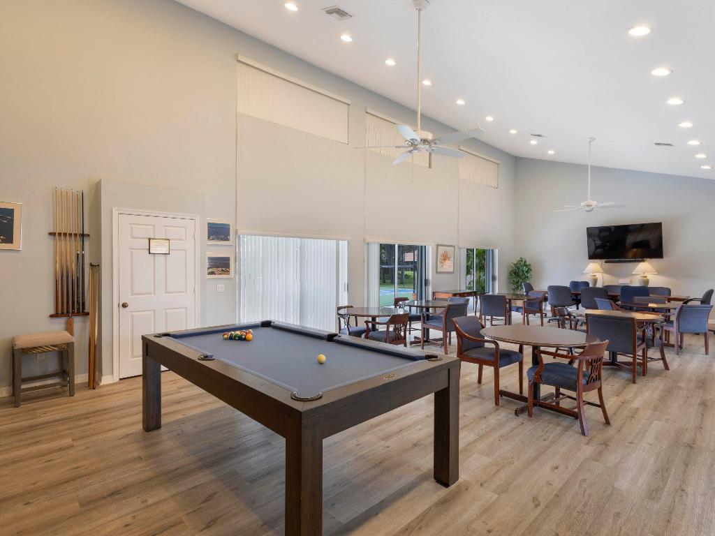 LAKESHORE COLONY VILLAS - Residential