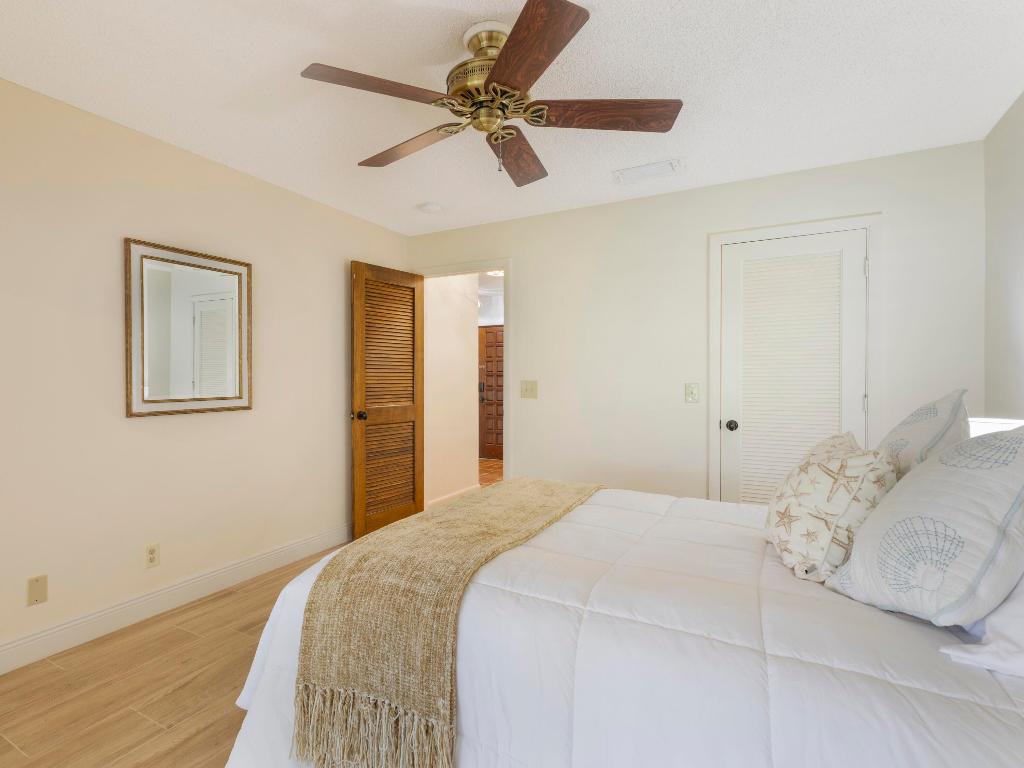 LAKESHORE COLONY VILLAS - Residential