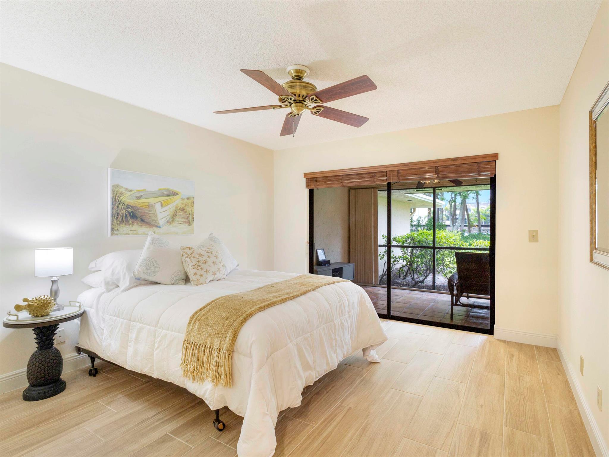 LAKESHORE COLONY VILLAS - Residential