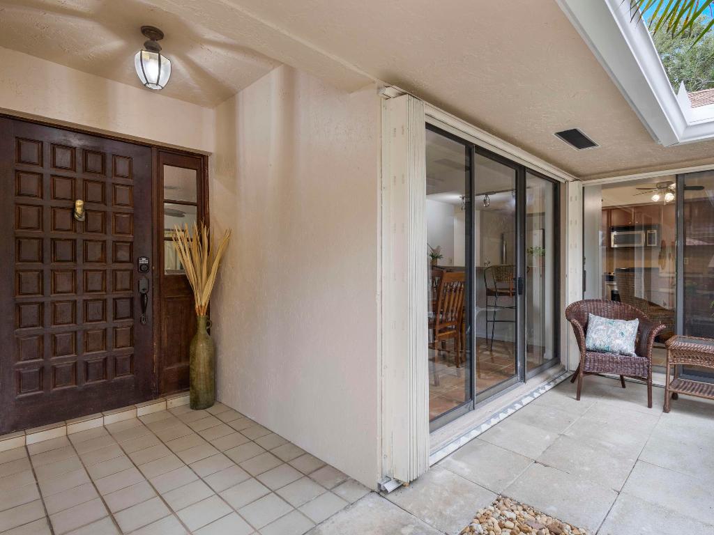 LAKESHORE COLONY VILLAS - Residential