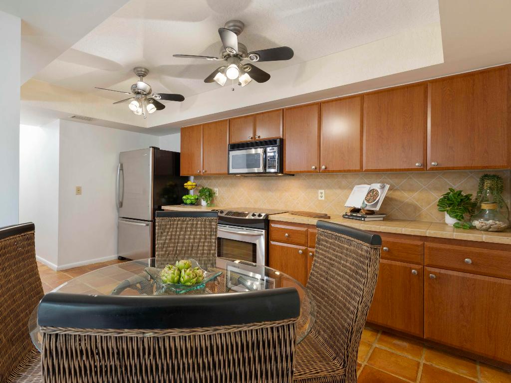 LAKESHORE COLONY VILLAS - Residential