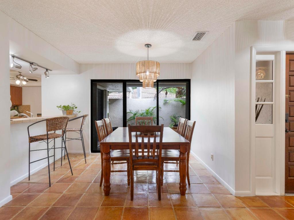 LAKESHORE COLONY VILLAS - Residential