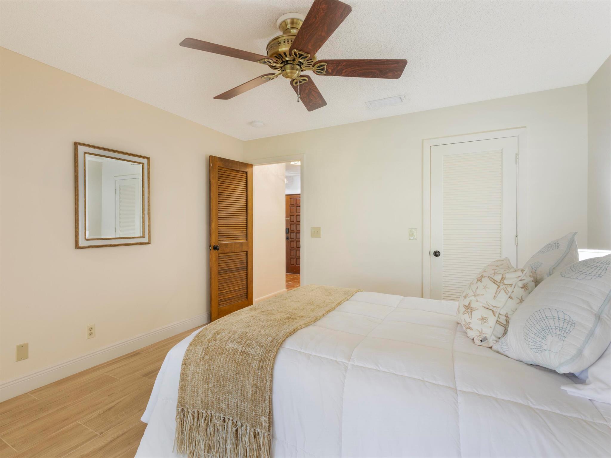 LAKESHORE COLONY VILLAS - Residential