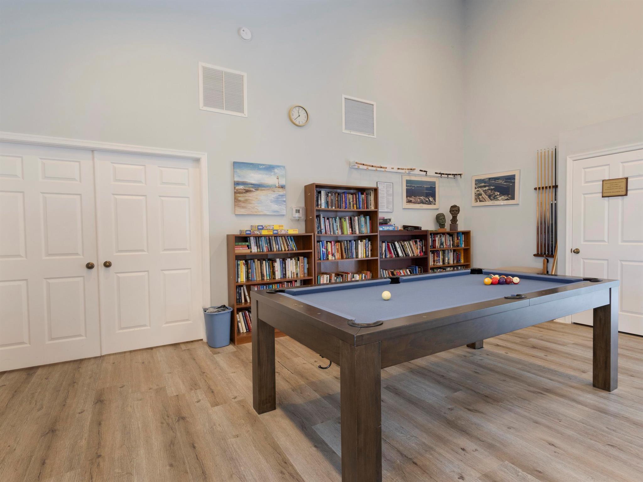 LAKESHORE COLONY VILLAS - Residential