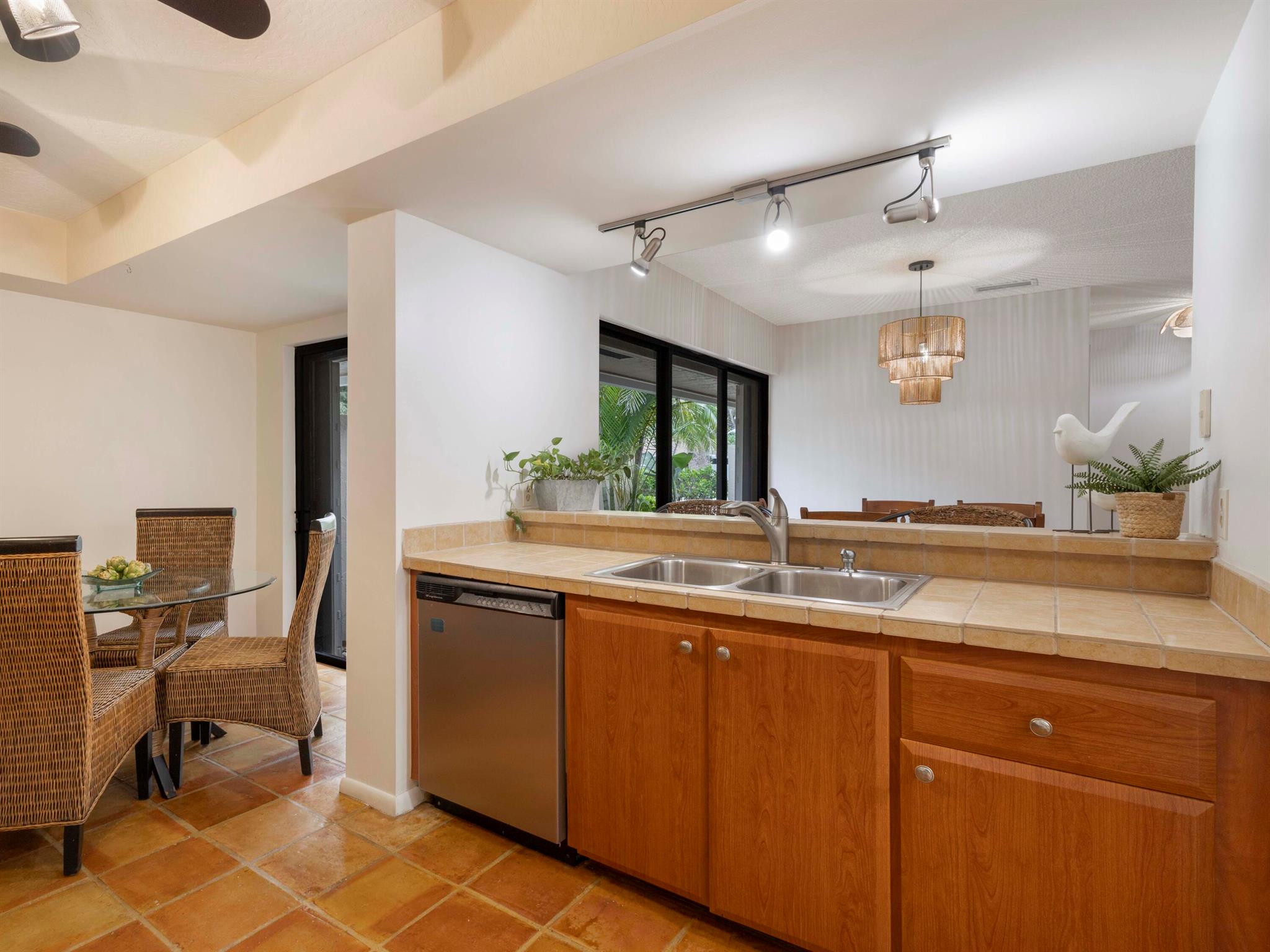 LAKESHORE COLONY VILLAS - Residential