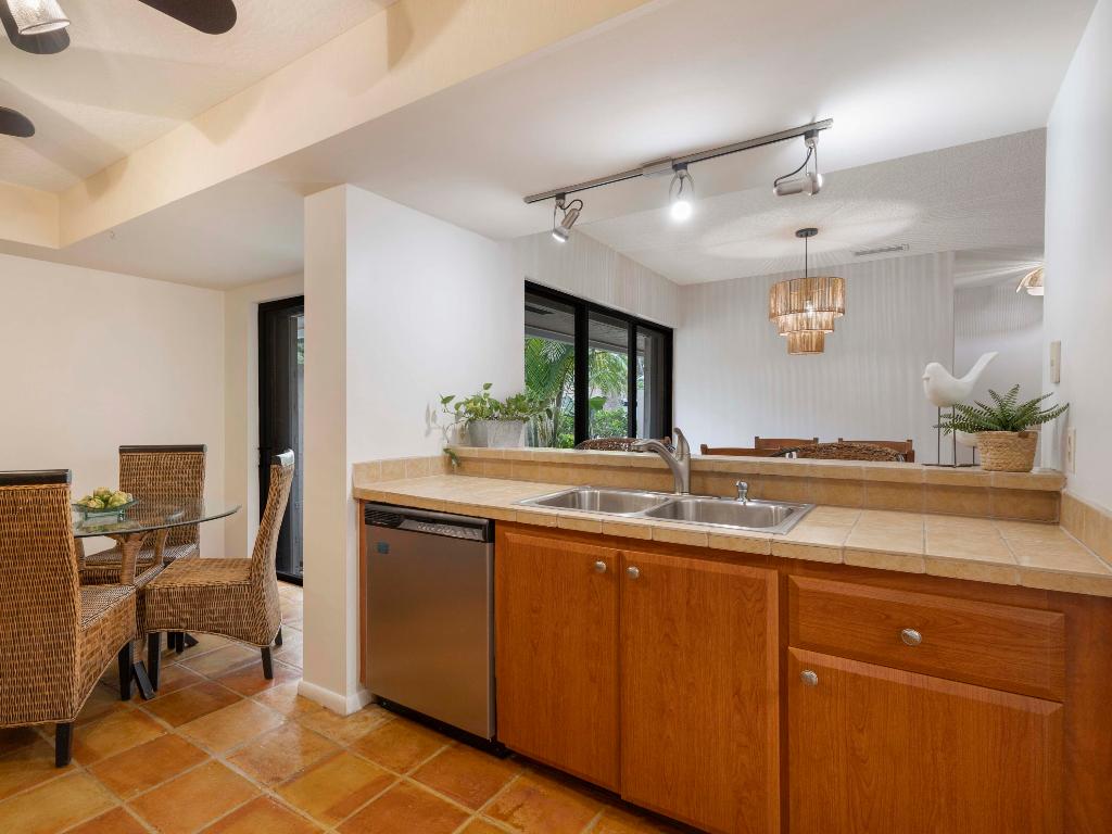 LAKESHORE COLONY VILLAS - Residential