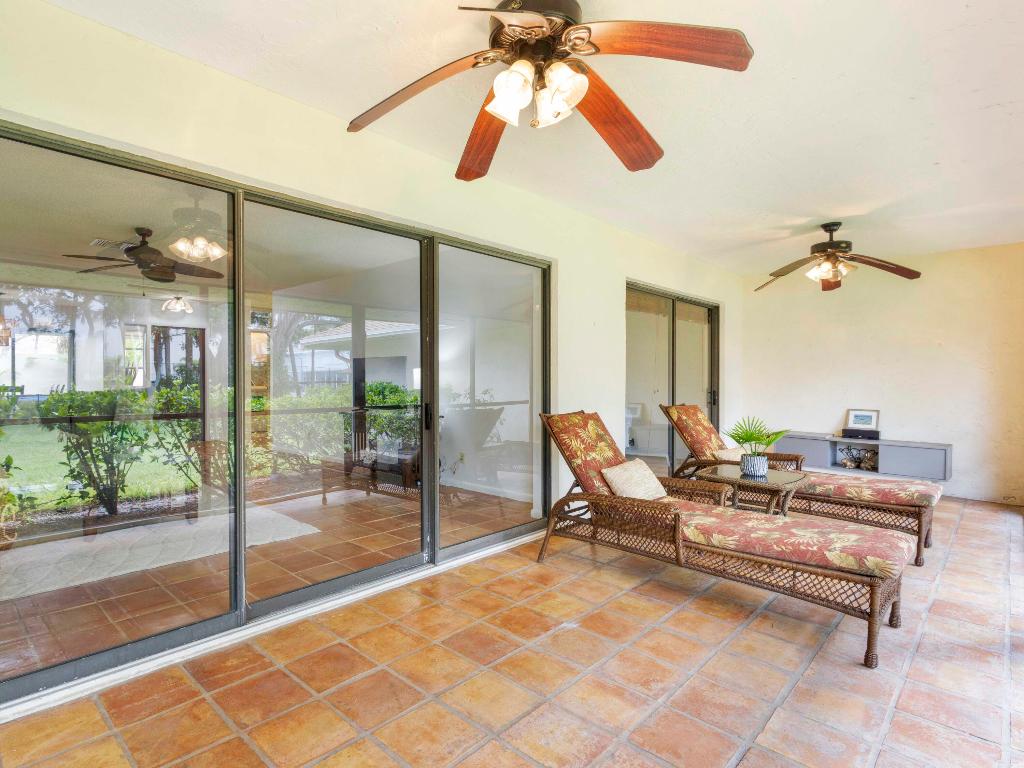 LAKESHORE COLONY VILLAS - Residential