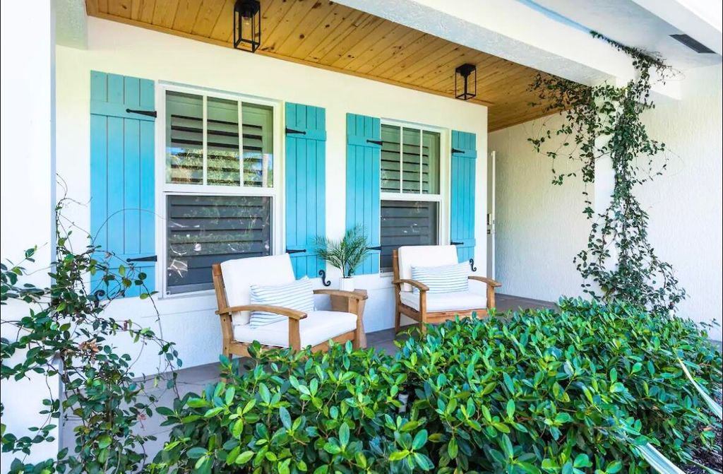 Photo of 246 NE 9th Street, Delray Beach, FL 33444 (MLS # R11017110)