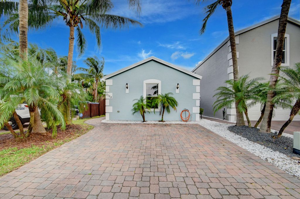 Photo of 3102 Shelby Way, Palm Springs, FL 33461 (MLS # R10949957)