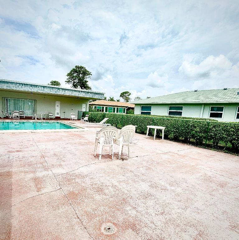 COUNTRY MANORS CONDO - Residential