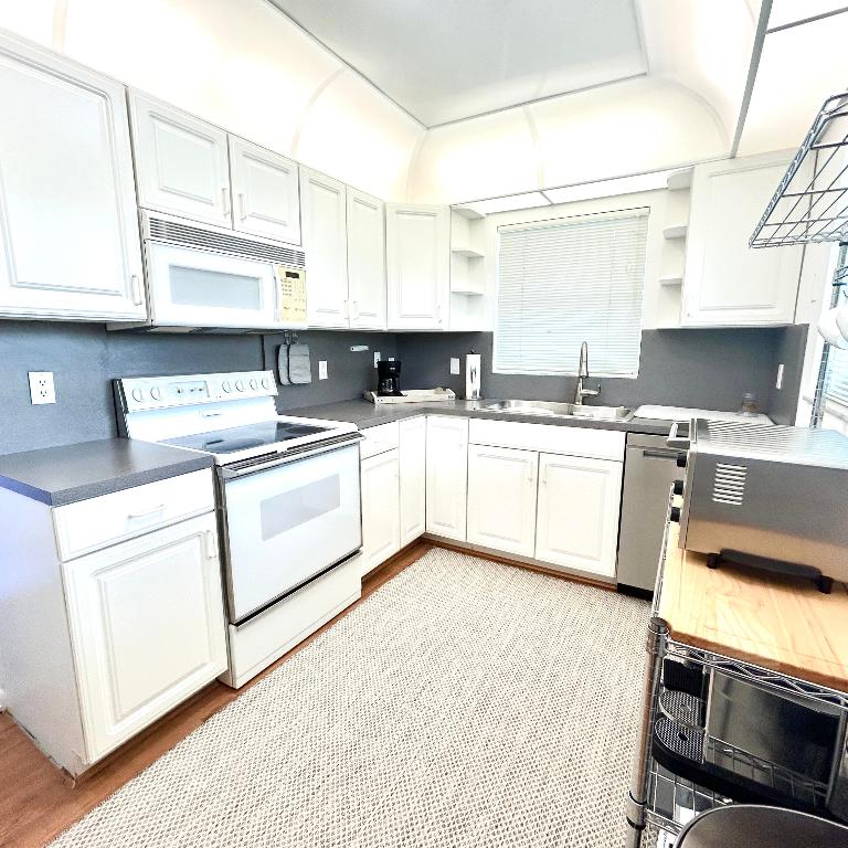 COUNTRY MANORS CONDO - Residential