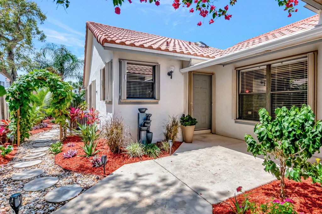 Photo of 21687 Cromwell Circle, Boca Raton, FL 33486 (MLS # R11079606)