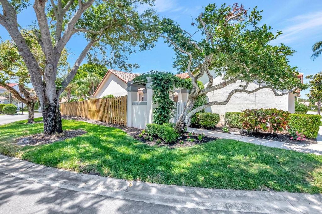 Photo of 21687 Cromwell Circle, Boca Raton, FL 33486 (MLS # R11079606)