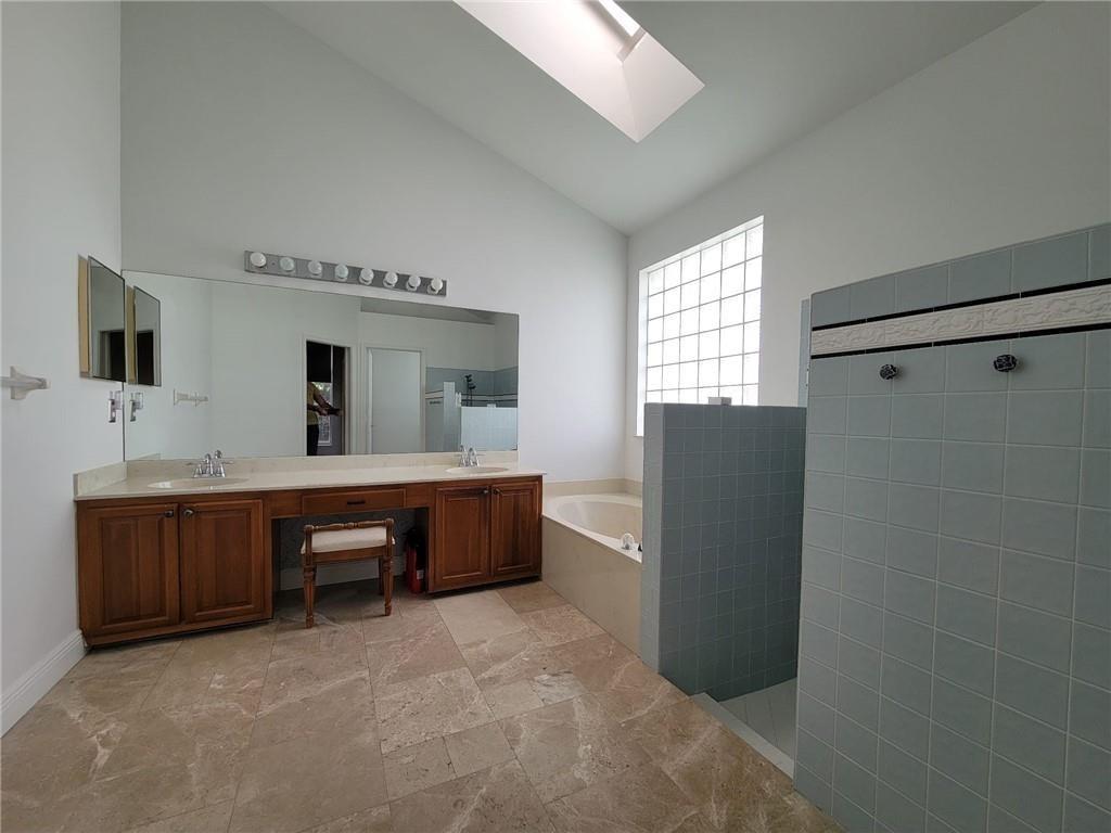 Embassy Lakes Ph II 141-4 - Residential Lease