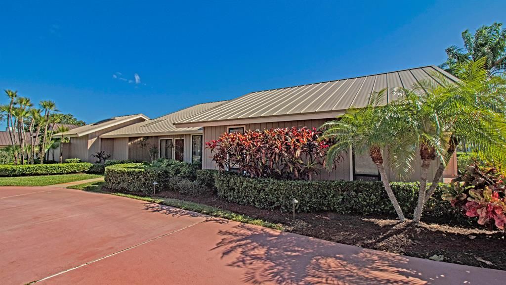 Photo of 6326 SE Oakmont Place, Stuart, FL 34997 (MLS # R10701345)