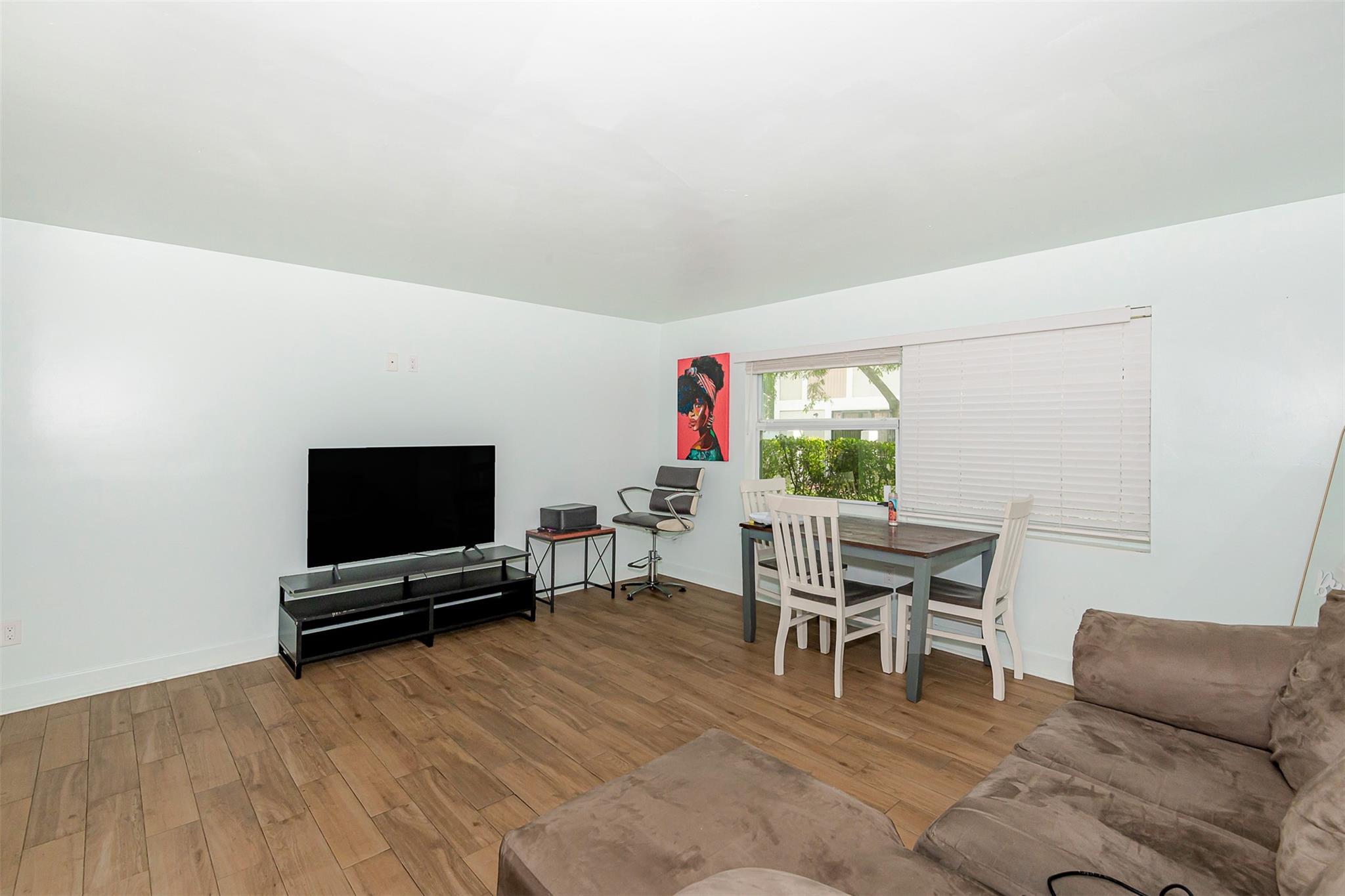 8706 NW 35th St