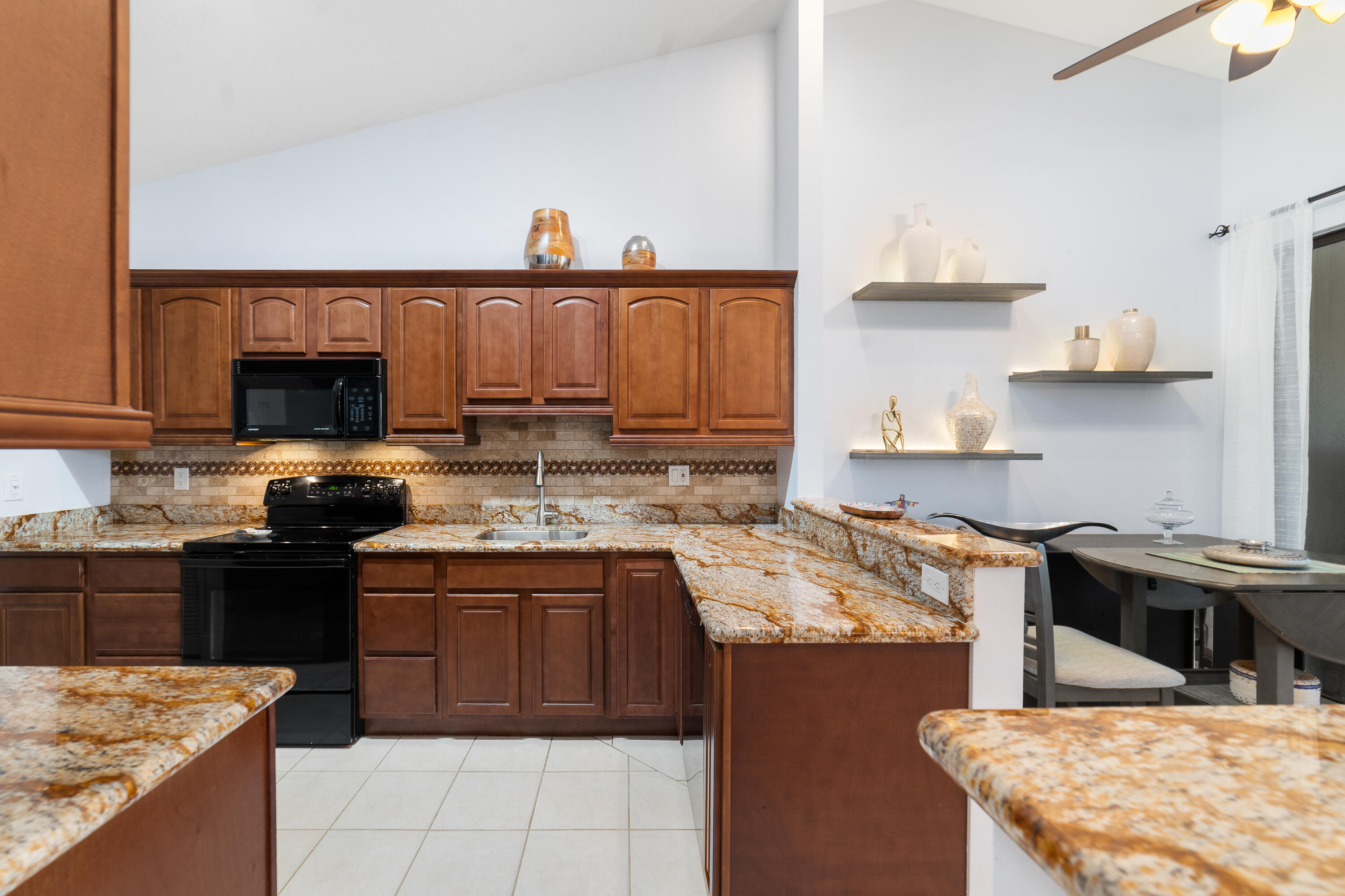 ABERDEEN 12 - Residential