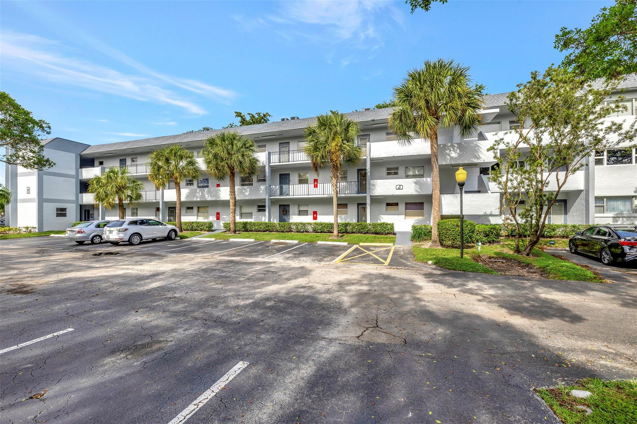 Immaculate & Spacious Apartment in a Resort-Style Community!
This beautifully maintained unit offers an open floor plan with a generous living area and a large master bedroom. Located in an all-ages, amenity-rich community featuring a clubhouse, fitness center, and sparkling swimming pool. Enjoy the convenience of one assigned parking spot plus ample guest parking. The laundry room and elevator are just steps from your front door.
Condo fees cover water, trash, digital cable, and internet. Recent community upgrades include a brand-new roof and fresh exterior paint. Take in the serene golf course views from your home.
Tenant-occupied until August 27, 2025. The current tenant has expressed interest in renewing the lease for an additional year—an excellent opportunity for investors!