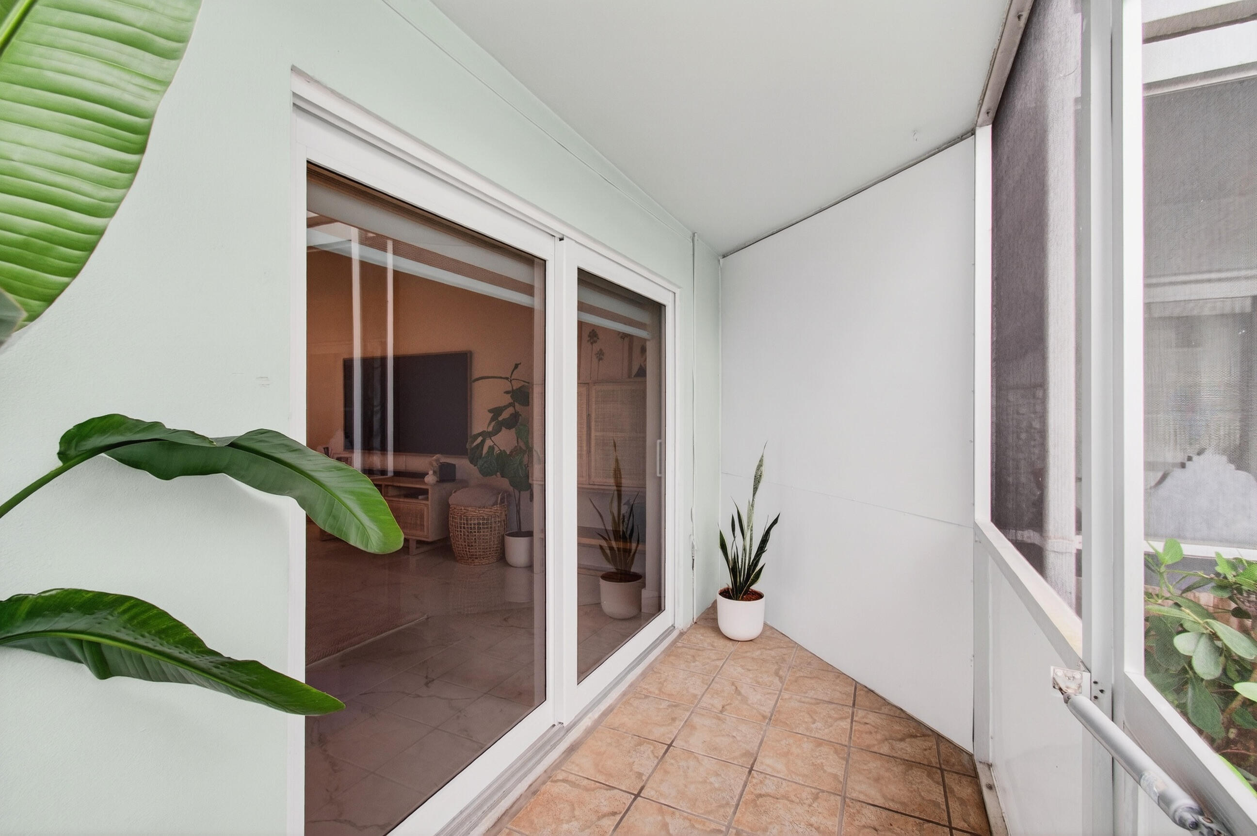 RIVER HOUSE GARDENS CONDO - Residential Lease