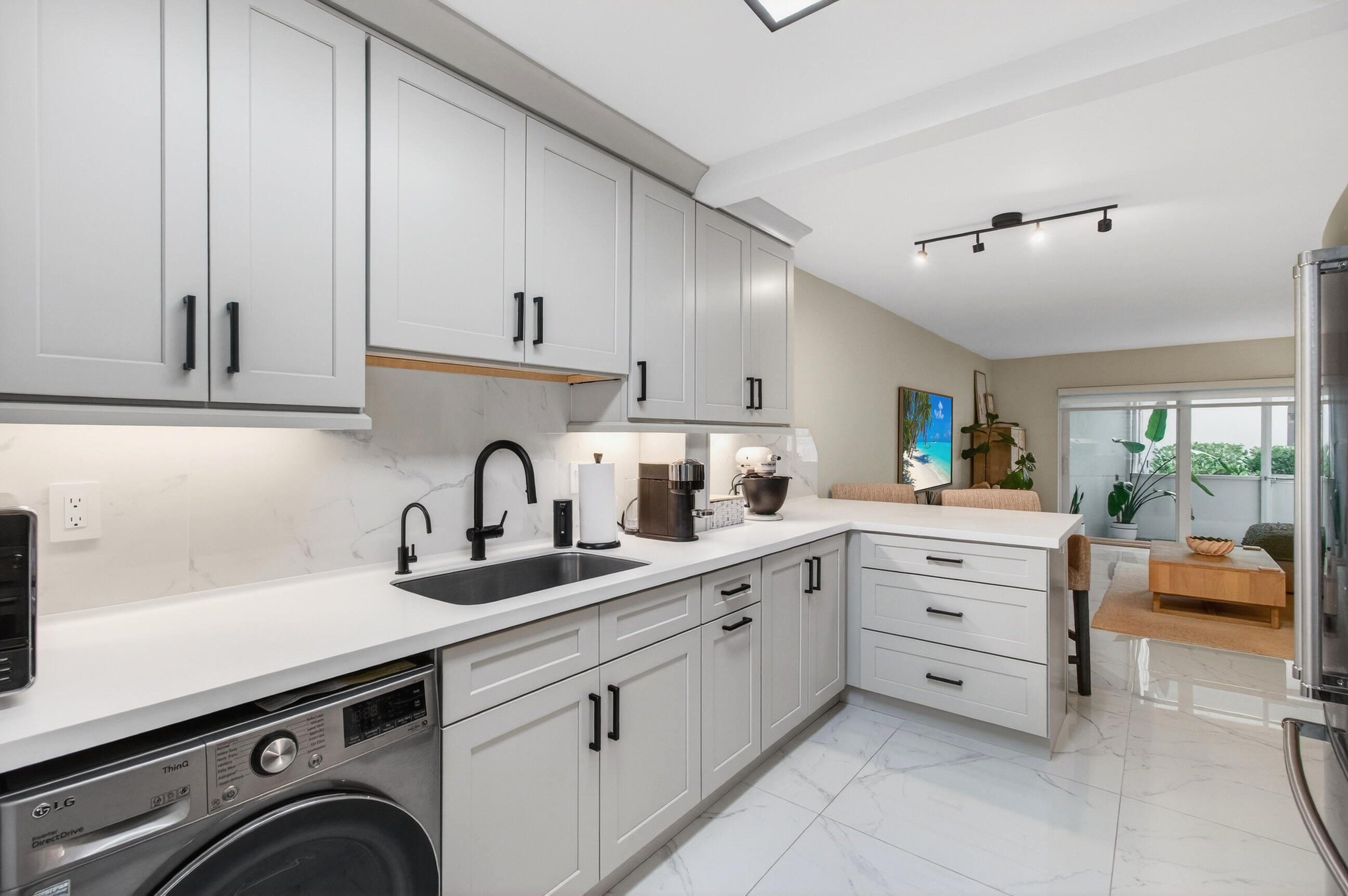 RIVER HOUSE GARDENS CONDO - Residential Lease