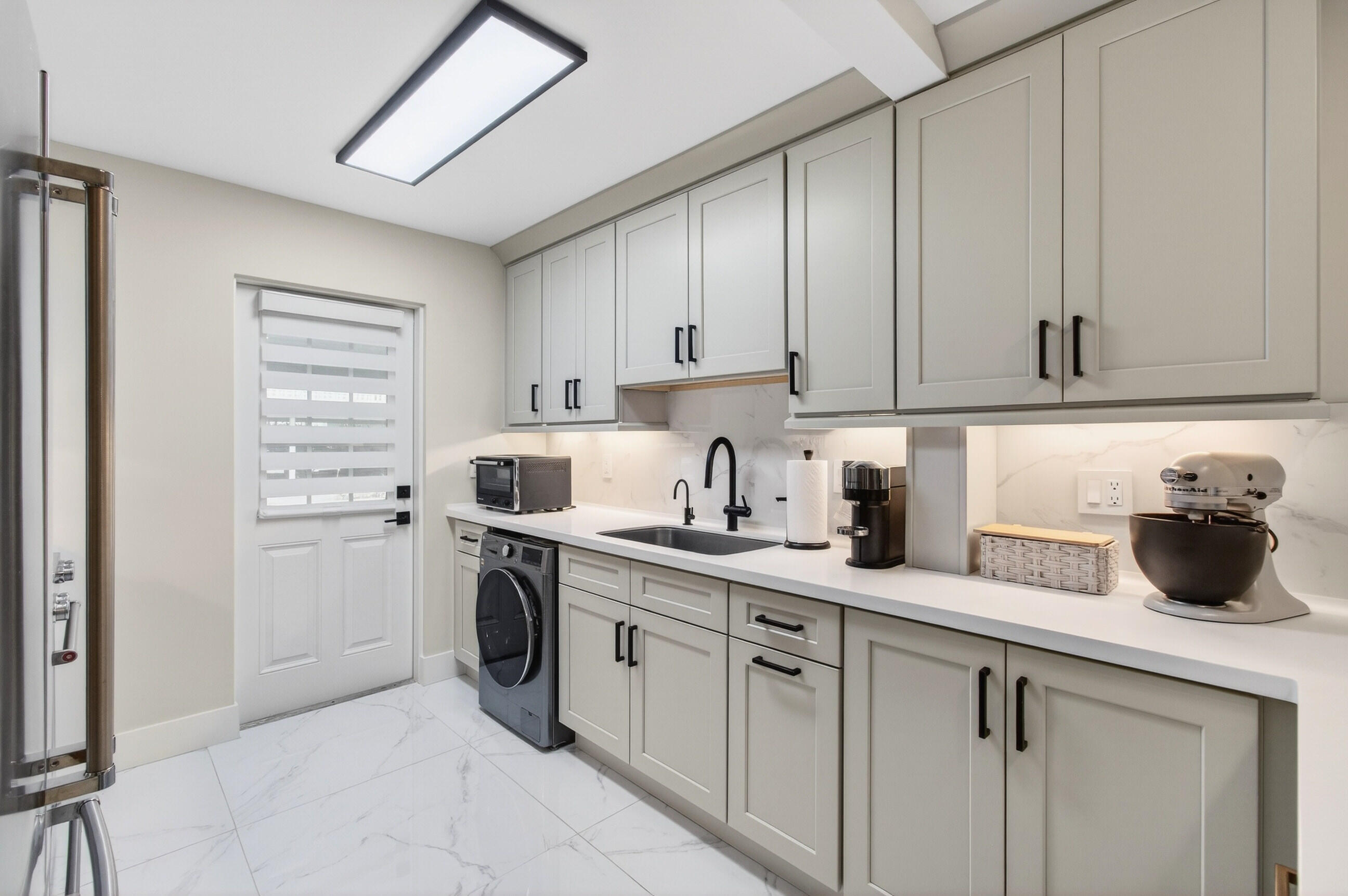 RIVER HOUSE GARDENS CONDO - Residential Lease