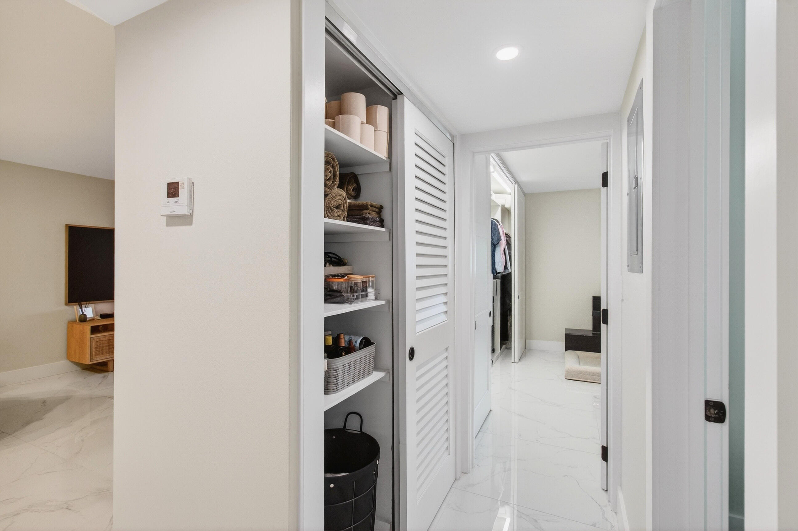 RIVER HOUSE GARDENS CONDO - Residential Lease