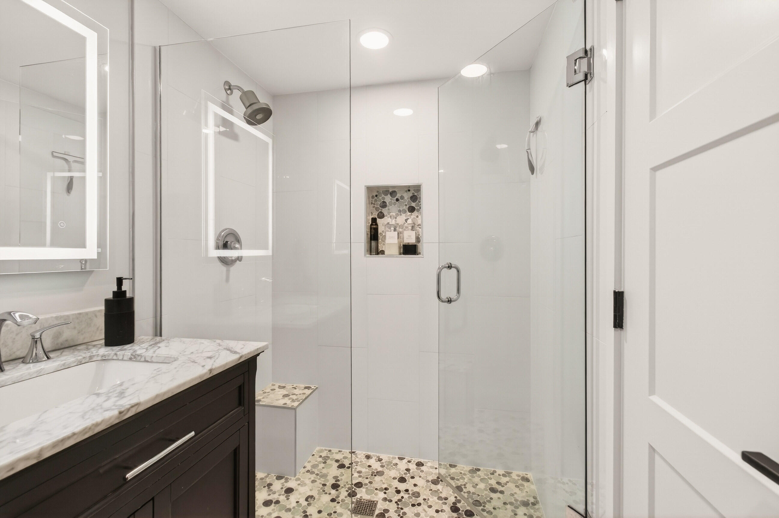 RIVER HOUSE GARDENS CONDO - Residential Lease