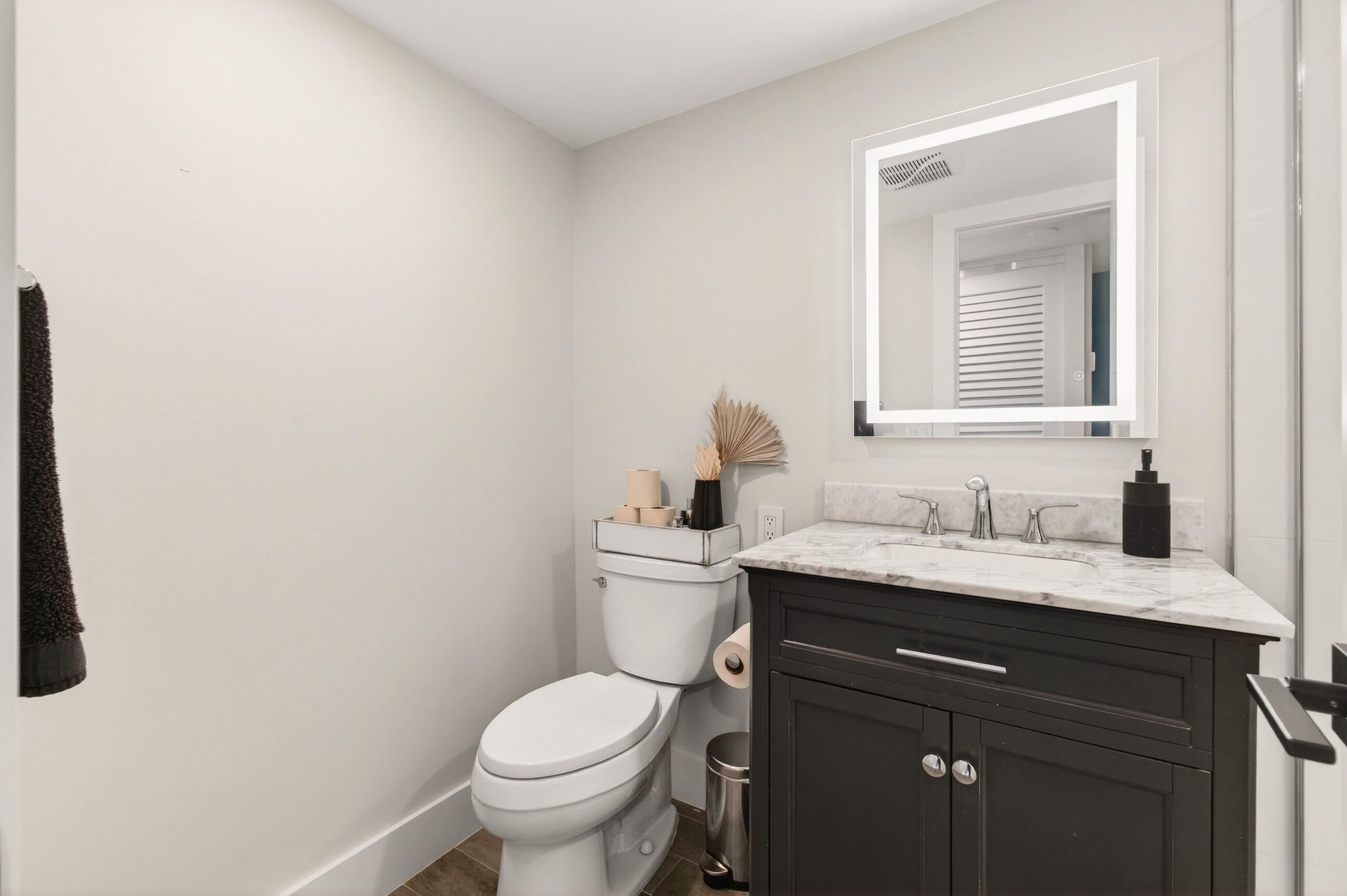 RIVER HOUSE GARDENS CONDO - Residential Lease