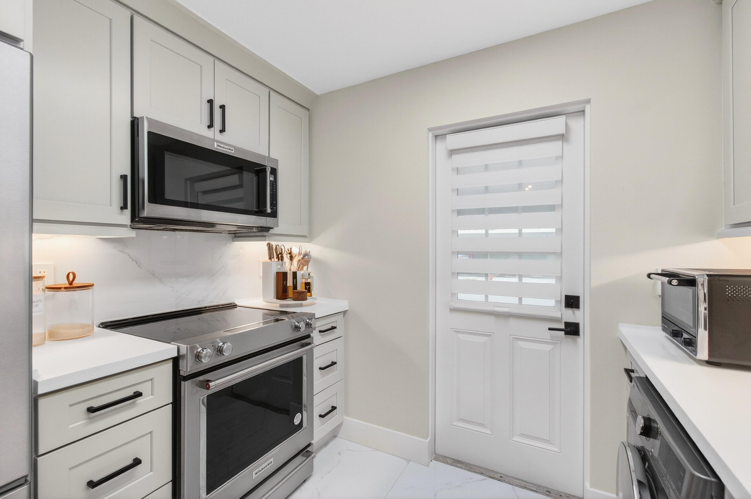 RIVER HOUSE GARDENS CONDO - Residential Lease